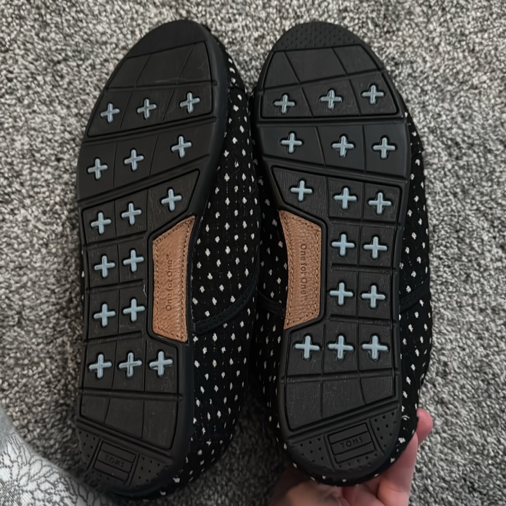 TOMS Cordones. Size 9. Black polka dot. - Picture 3 of 4